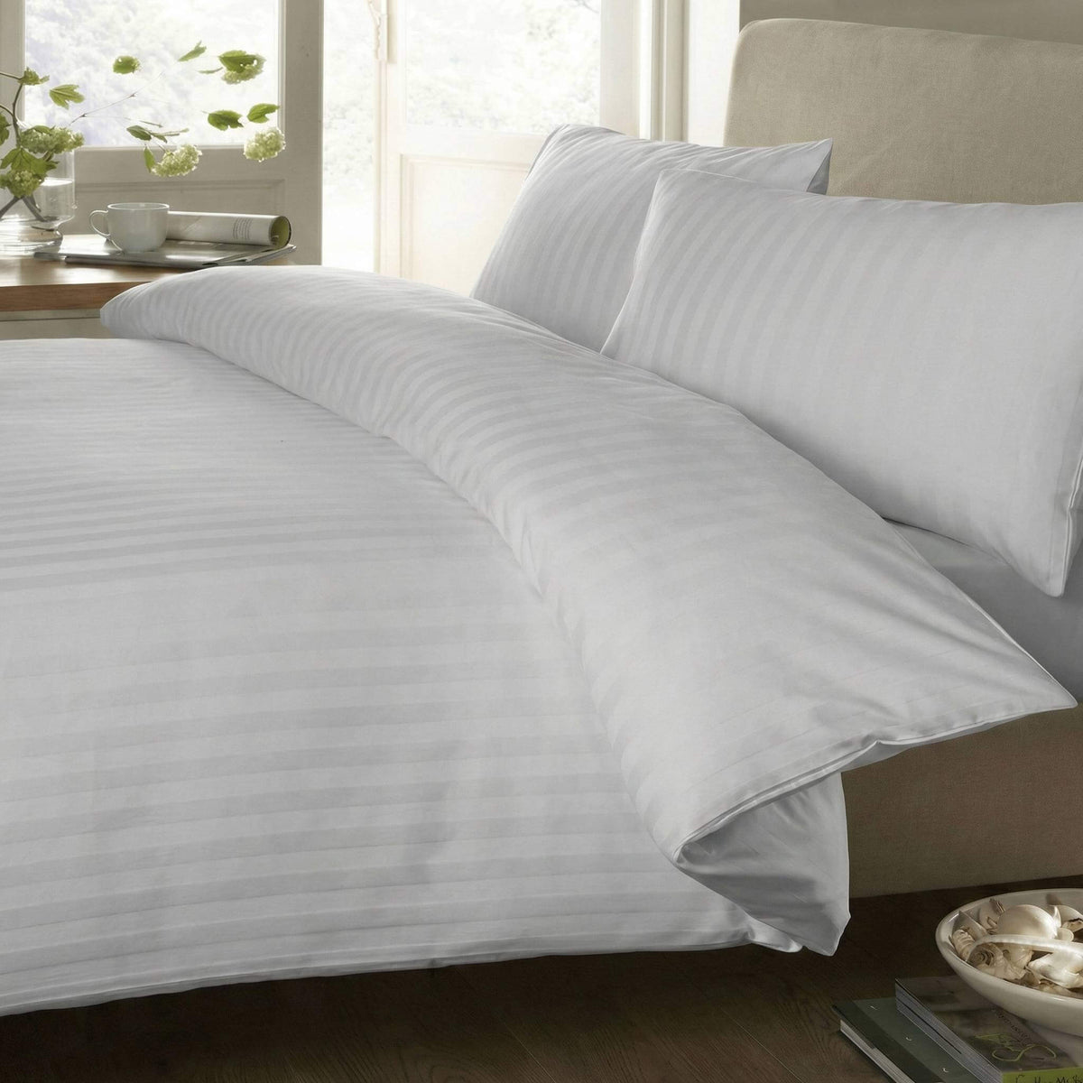 White striped bedding set